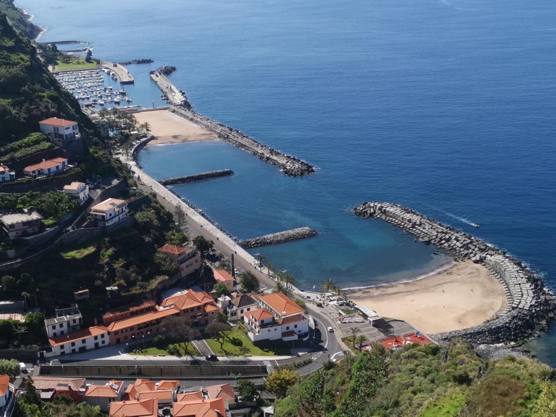 Chale Esmeralda - Charming Studios In Calheta Beach Eksteriør bilde